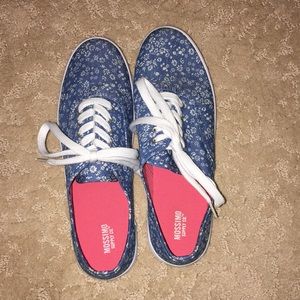 MOSSIMO SUPPLY CO. BLUE FLORAL PRINT SNEAKERS
